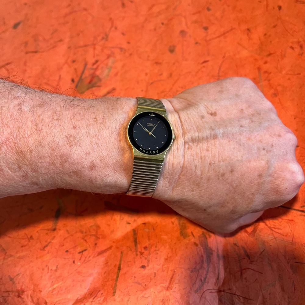 VINTAGE. circa 1988 Gold-Tone Unisex Wrist Watch - Black Dial